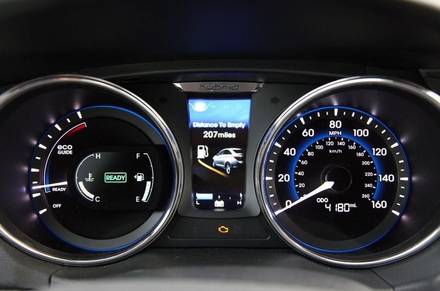  Hyundai Sonata Hybrid 2010 года  (фото 52 из 83)
